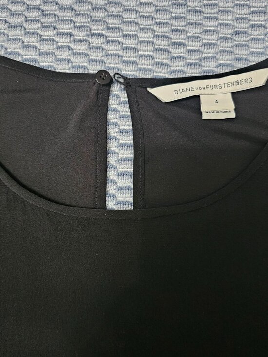 Diane Von Furstenberg Black 100% Silk "Bizzy" Wing Print Sheath Dress Size Small - Picture 4 of 8